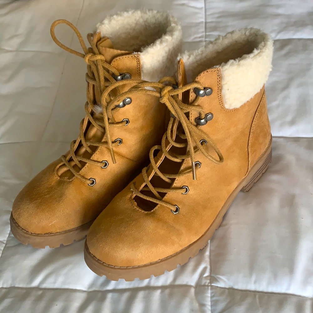 Cute women’s lace up boots